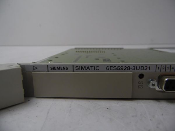 6ES5928-3UB21 CPU928B CENTR.CONTR.MOD. F. S5-135U/ SIEMENS