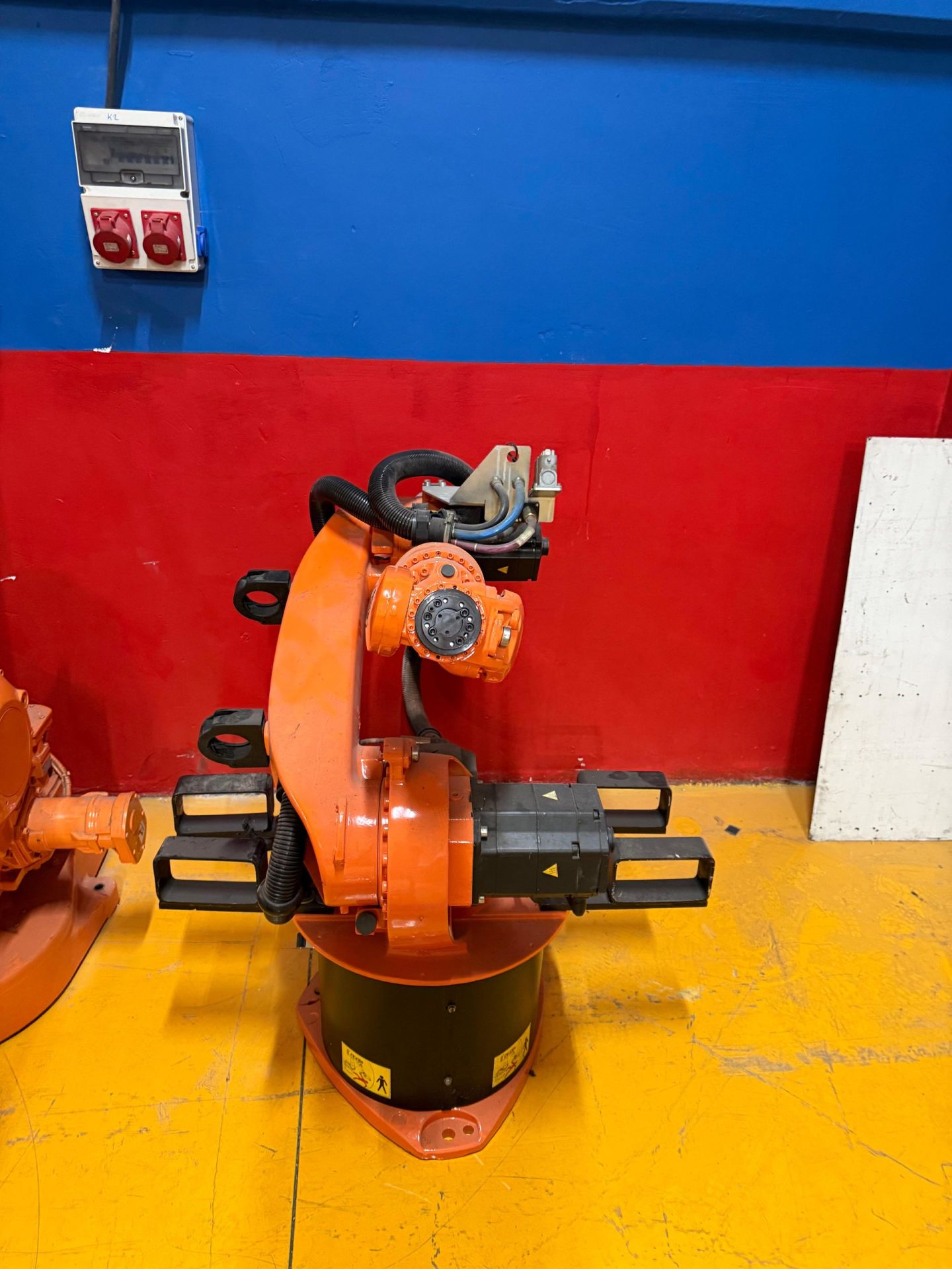 KUKA ROBOT KR 16 KRC4 2013 MODEL ROBOT