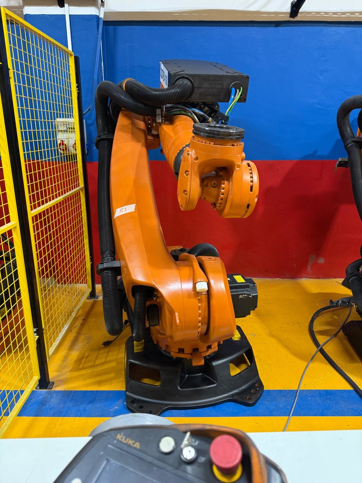 KUKA ROBOT KR 240 KRC4 2014 MODEL ROBOT