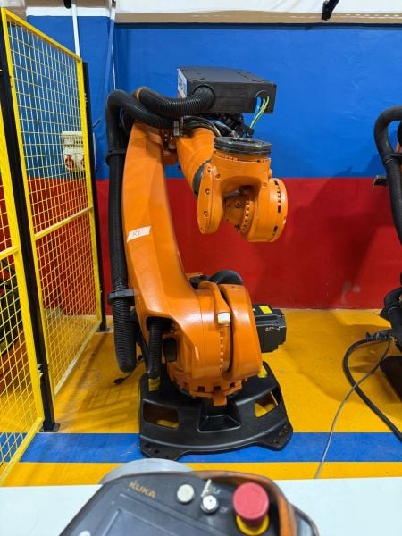 KUKA ROBOT KR 240 KRC4 2014 MODEL ROBOT
